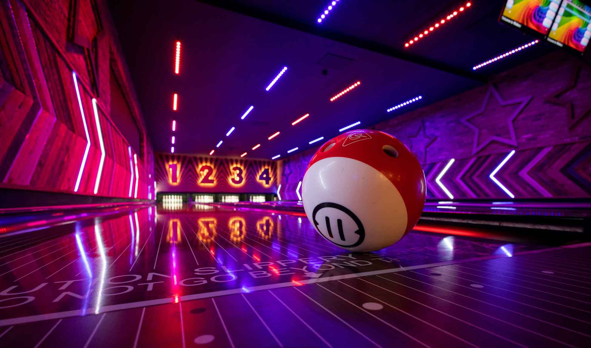 Walterz Entertainment Centre, Blackpool - Bowling, Darts, karaoke, Shuffleboard and more
